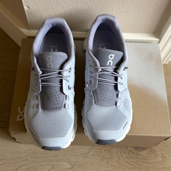 EUC on cloud 5 heather/fossil size 5.5 with original box and extra laces - Picture 3 of 16